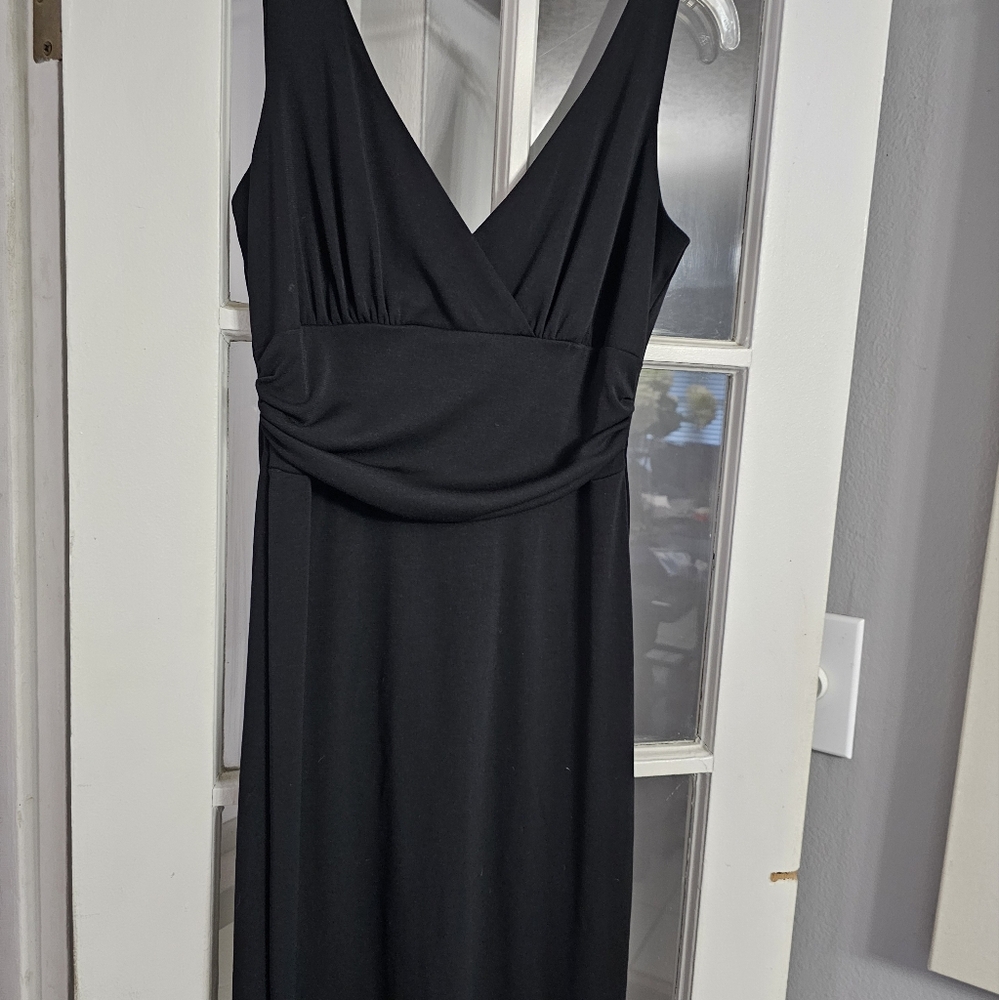 JUNIORS BLACK SLEEVELESS DRESS! SIZE 5/6! WORN TWICE!